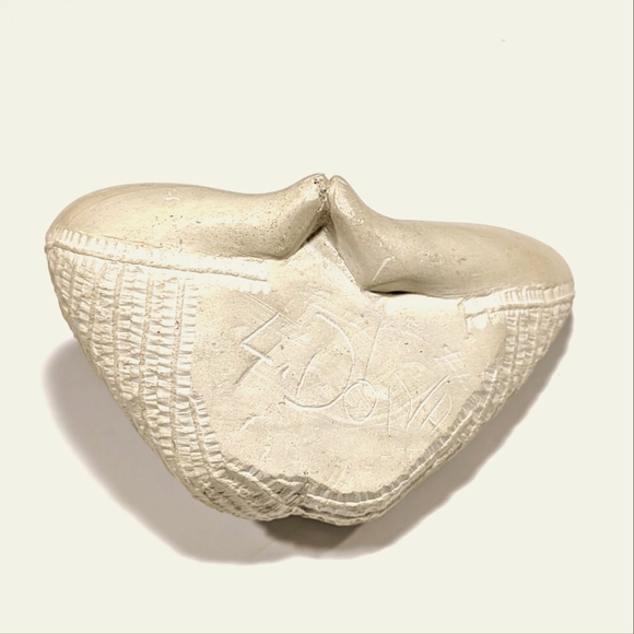 L. Dona Vintage River Stone Carved Serene Self Hug Sitting Woman - Picture 5 of 6